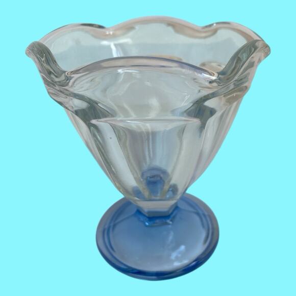 Vtg Unusual Anchor Hocking 4” Tulip Ice Cream Cups Set Of 6 Clear Cup Blue Base - Picture 12 of 13